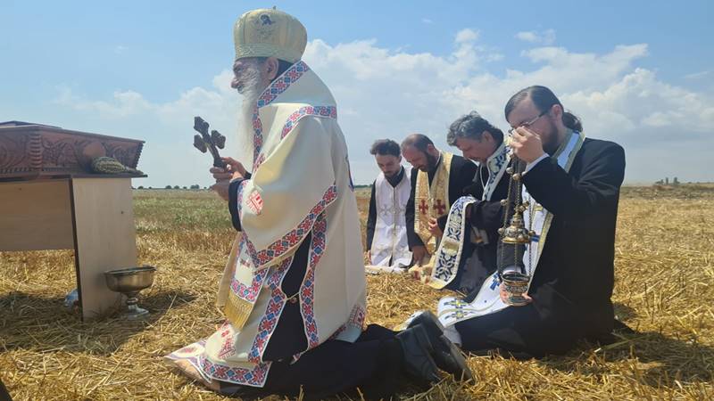 ÎPS Teodosie se va ruga și astăzi pentru ploaie, pe câmpul din apropierea mănăstirii Istria