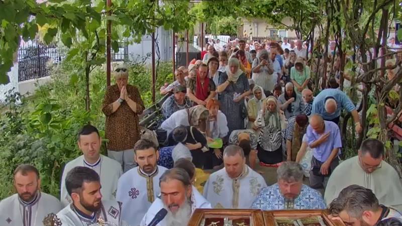 (VIDEO) ÎPS Teodosie a cerut ajutorul divinității pentru a scăpa de secetă. Alături de preoți dar și de credincioși, s-a rugat pentru ploaie la Biserica „Sfantul Ilie” din Constanța