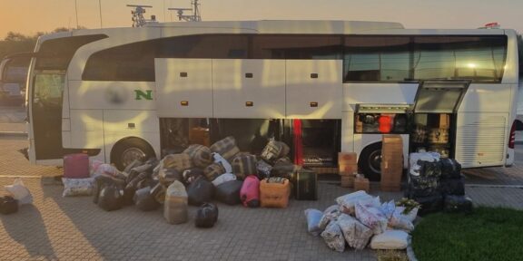 Marfă contrafăcută în valoare de aproximativ 1.000.000 lei, confiscată  în PTF Vama Veche. Bunurile erau aduse din Turcia