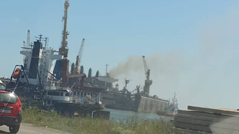 Patru morți în incendiul de pe vasul din Șantierul Naval Midia – pompierii au reuşit să stingă incendiul