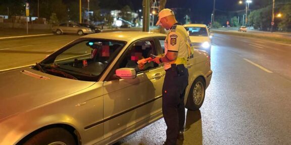 Acțiune a polițiștilor în Constanța: un bărbat, posibil drogat și fără permis, prins la volan – amenzi de 3.500 de lei