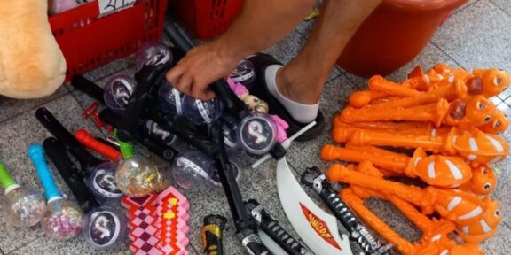 Avertisment ANPC: jucării periculoase, vândute în Satul de Vacanţă din Mamaia. „Vacanţa nu trebuie să se transforme în adevărate drame sau tragedii”