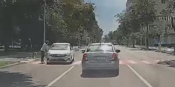 CONSTANŢA. Şofer în vârstă de 70 de ani, la un pas să provoace o tragedie pe bulevardul Tomis. Poliţiştii l-au lăsat fără permis