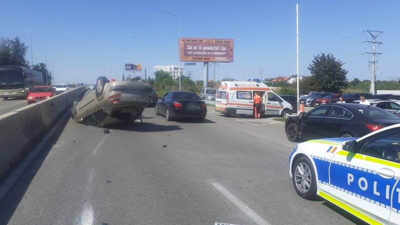 O mașină s-a răsturnat în urma unui accident, între Palazu Mare și Ovidiu: o persoană a fost rănită