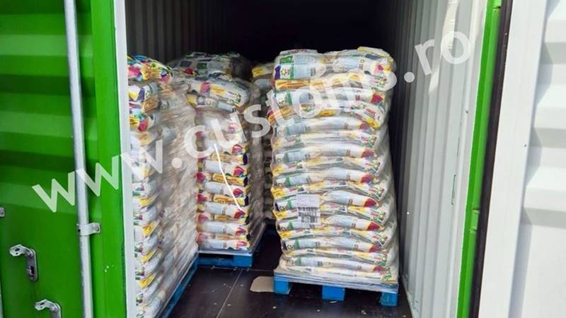 Peste 70 de tone de detergent contrafăcut au fost reținute de inspectorii vamali din Constanța