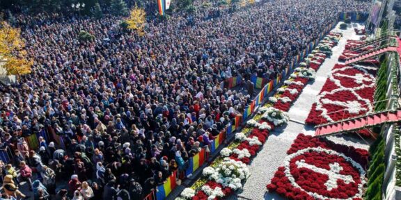 Pelerinajul religios la moaştele Sfintei Cuvioase Parascheva de la Iaşi va începe în 8 octombrie. Vor fi aduse şi moaştele Sfântului Mare Mucenic şi Tămăduitor Pantelimon