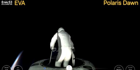 Doi astronauți privați au efectuat prima ieșire în spațiu. Miliardarul Jared Isaacman a colaborat cu Elon Musk pentru această misiune de turism spațial