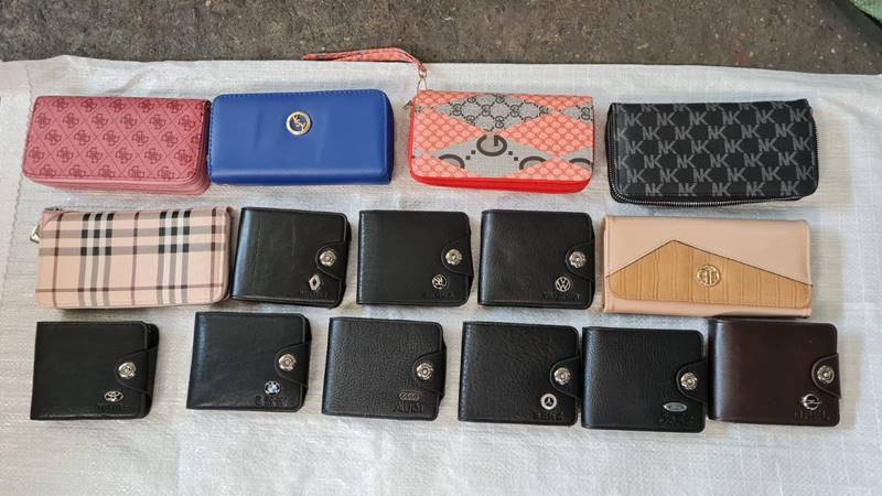 Portofele contrafăcute în valoare de aproximativ 19 milioane de lei, confiscate de inspectorii vamali din Constanța