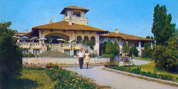 Consilierii locali au votat: Primăria Constanța cumpără curtea Palatului Regal din Mamaia cu 400.000 de euro