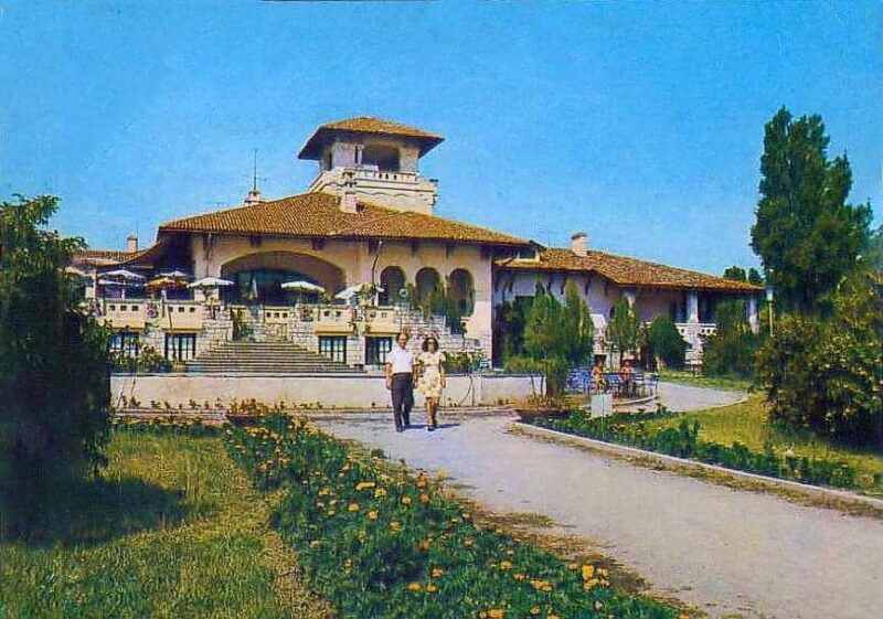 Consilierii locali au votat: Primăria Constanța cumpără curtea Palatului Regal din Mamaia cu 400.000 de euro