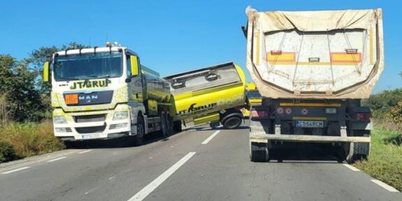 O cisternă încărcată cu combustibil s-a răsturnat pe centura orașului Ovidiu