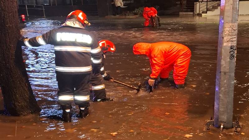 CONSTANȚA. O casă și trei străzi inundate în urma ploilor de seara trecută
