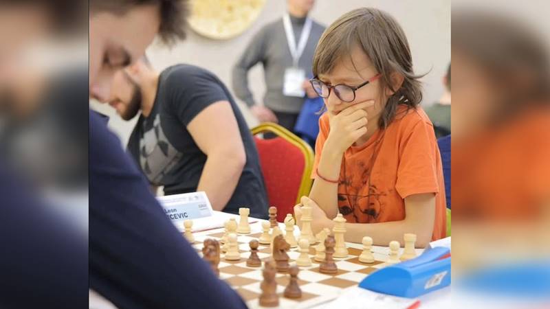 Parcurs foarte bun pentru Tudor Henry, șahistul CSM Constanța în vârstă de doar 13 ani, la Campionatul European de Șah din Muntenegru: a obținut cinci victorii