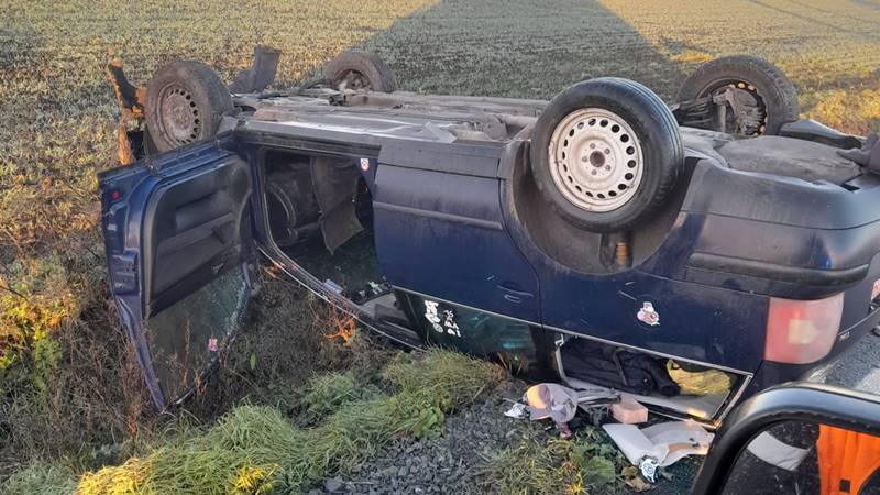 (FOTO) Accident la intrare în localitatea Săcele: o mașină s-a răsturnat
