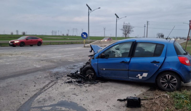 Accident în această dimineaţă între Mihail Kogălniceanu și Ovidiu. O şoferiţă a ajuns la spital