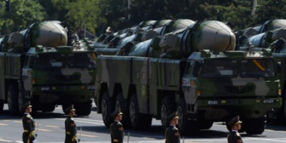 Reuters: China şi-a triplat arsenalul nuclear din 2020 şi va deţine peste 1.000 de focoase nucleare până în 2030