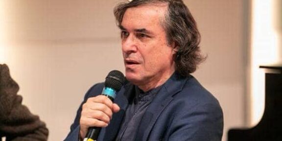 Mircea Cărtărescu îndeamnă la vot pentru Elena Lasconi: „De două sute de ani visăm să fim în Europa! Nu putem vota acum să ieşim!”
