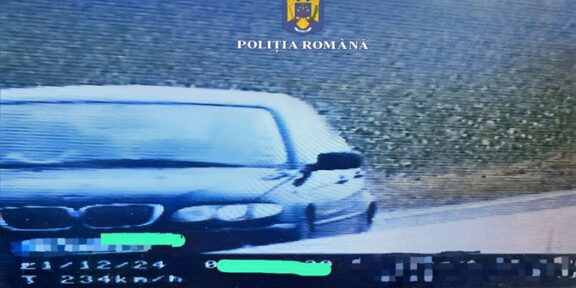 Un tânăr a rămas fără permis timp de patru luni după ce a fost prins conducând cu 234 de km/h între Mihail Kogălniceanu și Ovidiu