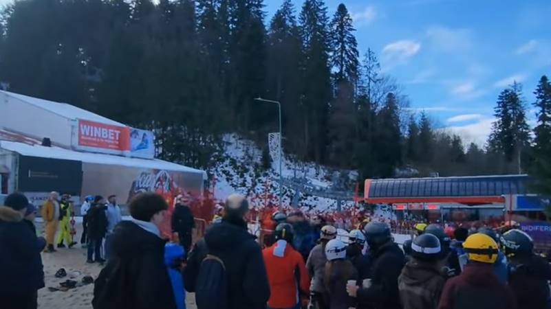Bătaie la telegondola din Poiana Brașov: un bărbat a fost lovit cu schiurile în cap