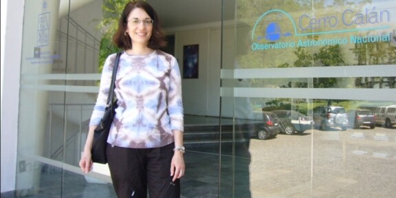 Români care se fac remarcaţi departe de ţară. Drumul impresionant al unui cercetător român – Dana Casetti le transmite studenţilor pasiunea sa pentru astrofizică și explorarea universului