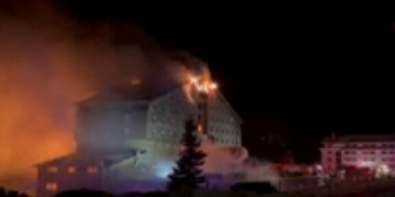 Incendiu devastator la o stațiune de schi din Turcia. Cel puţin 10 persoane au murit, 32 au fost rănite
