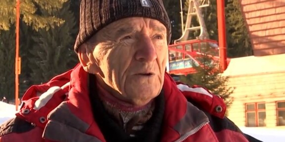Instructorul care inspiră generații. Gheorghe Eftimie are 96 de ani și încă învață oamenii să schieze