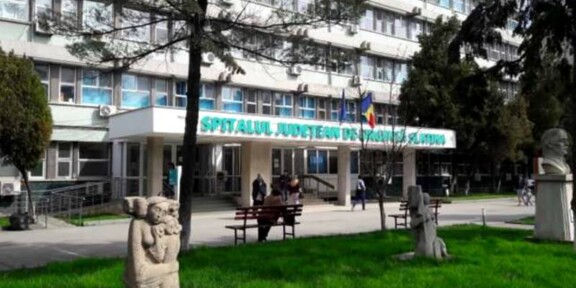 „Spitalul Morții mai face o victimă”. Un bărbat de 66 de ani a murit în drum spre Craiova, pentru că Spitalul Slatina nu are cardiolog – Fratele pacientului: „Oamenii mor cu zile”