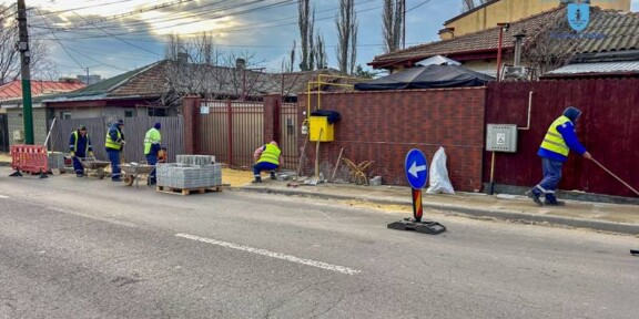 CONSTANȚA. Continuă lucrările de reamenajare a zonei pietonale de pe strada Baba Novac