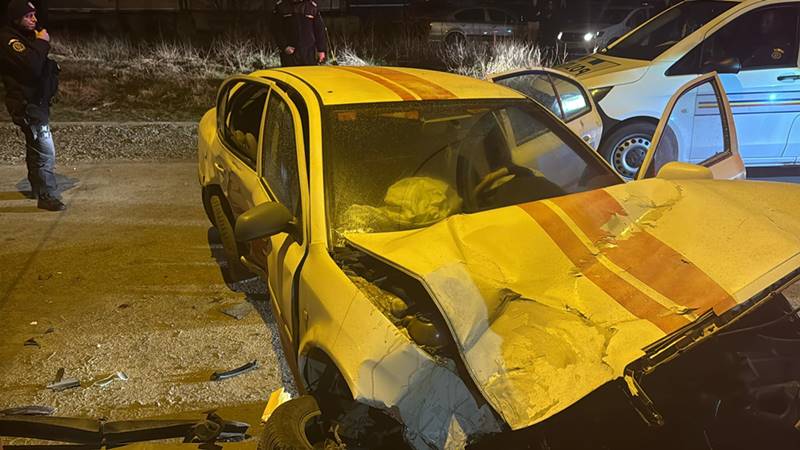 (FOTO/VIDEO) Accident cu patru mașini implicate, la Tulcea: patru tineri, între care doi minori, au fost răniți