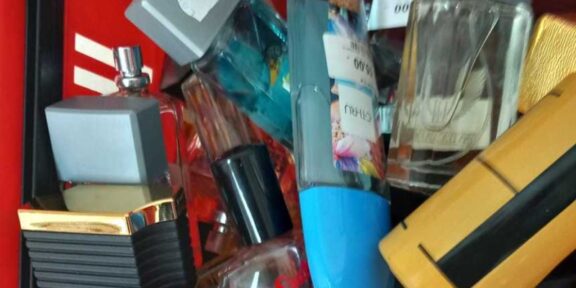 Bebe Tei din Constanța, închis temporar. Produsele cosmetice erau expuse pe trotuar și nu era respectată temperatura de depozitare