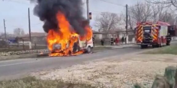 JUDEȚUL CONSTANȚA. Incendiu la o ambulanță privată: șoferul și pacientul au reușit să iasă din vehicul