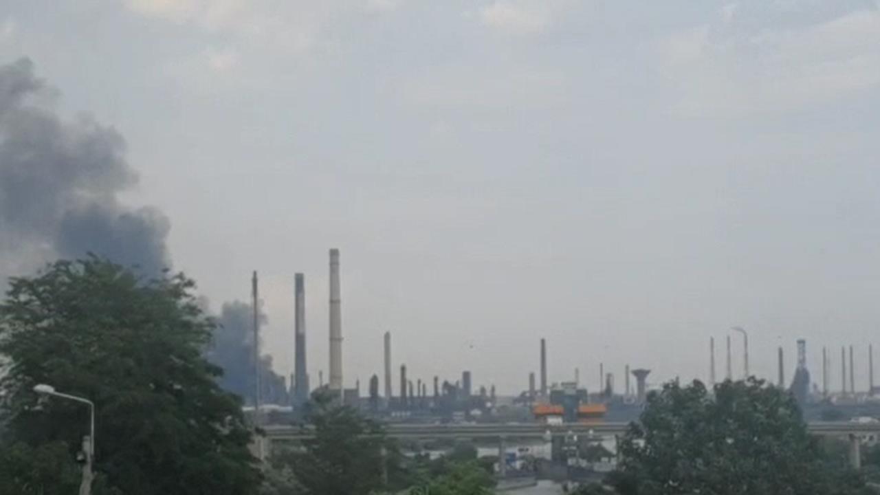 Alertă la Năvodari! Incendiu la o instalație din cadrul Rafinăriei Petromidia: pompierii intervin de urgență