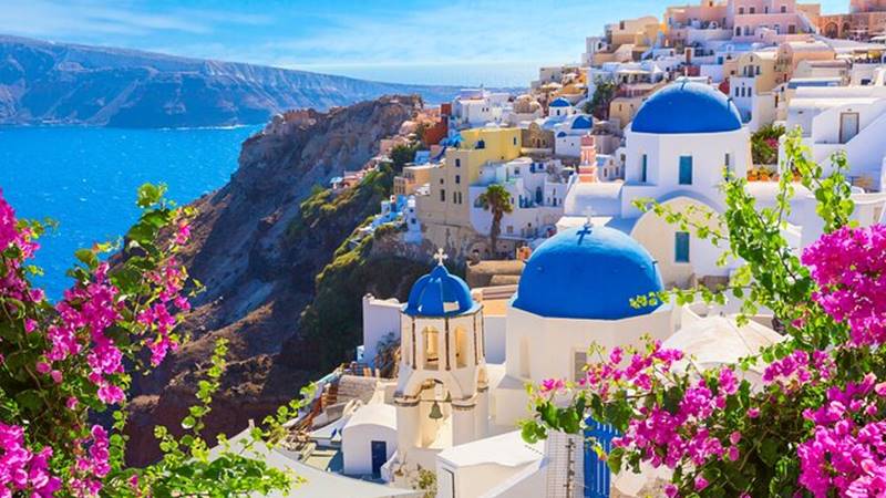 MAE emite o atenționare de călătorie pentru Insula Santorini din Grecia din cauza riscului seismic ridicat