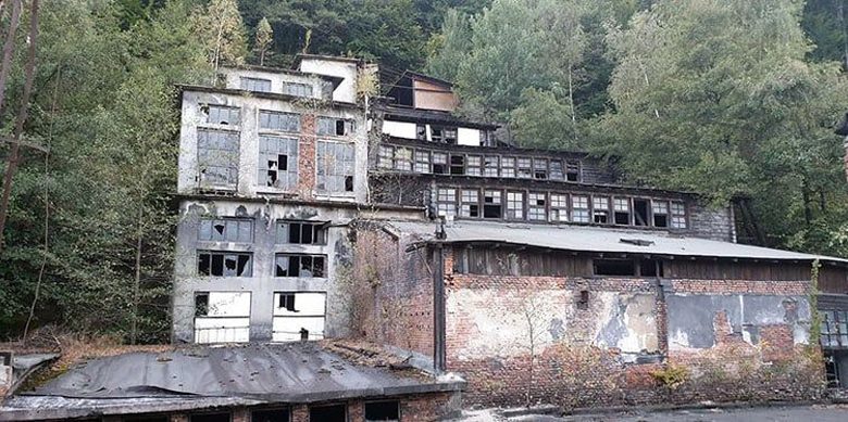 O comoară de miliarde a fost abandonată mai bine de două decenii. Cea mai mare mină de grafit din România va fi redeschisă