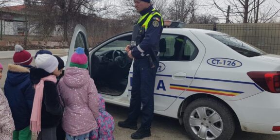 Activităţi educativ – preventive la Grădiniţa Târguşor. Cei mici au avut ocazia să învețe cum să traverseze în siguranță strada