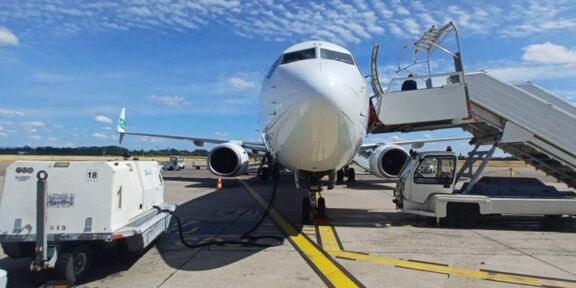 Alertă cu bombă pe aeroportul din Strasbourg. Mai mulți români, printre care și europarlamentari, blocați în avion