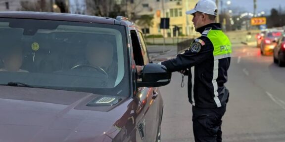 Acțiune a polițiștilor rutieri în județul Constanța și pe autostrăzile A2 și A4: au fost aplicate peste 580 de amenzi și reținute 38 de permise de conducere