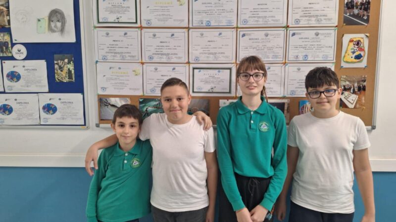 Tineri constănţeni cu care ne lăudăm! Omuleţi cu dragoste de carte – rezultatele a 4 copii pasionaţi de biologie, mândria şcolii şi a părinţilor!