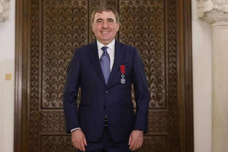 Mesajul lui Hagi după ce a fost decorat de Ilie Bolojan: Mulţumesc România pentru această zi minunată!