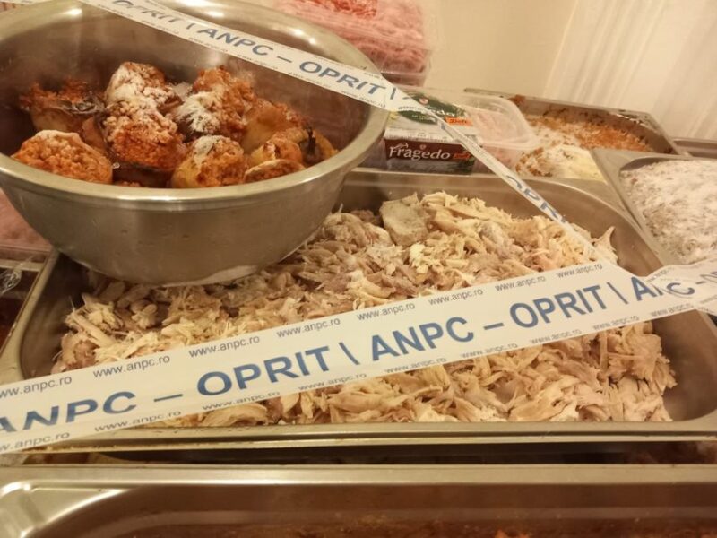 Restaurant din Parlament, închis de ANPC. S-au găsit produse expirate, dar şi mizerie în frigidere