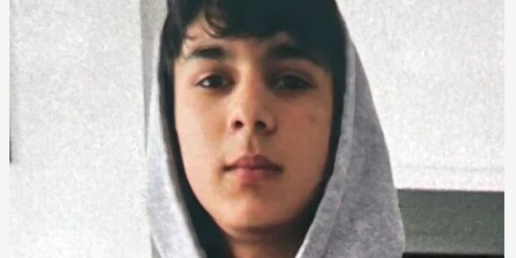 Adolescent căutat de polițiştii constănţeni, implicat în cazul dublei crime de pe litoral. Este inculpat în dosarul penal alături de mama sa și de „Șacalul”