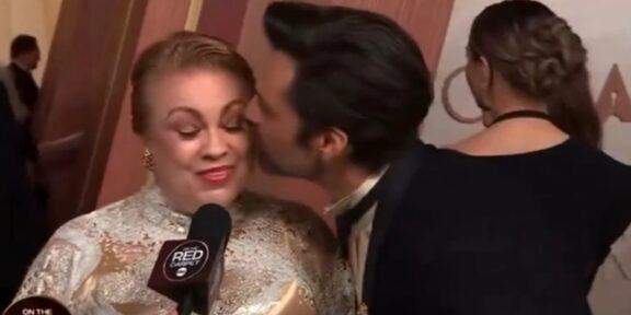 Românul Sebastian Stan şi-a arătat dragostea faţă de mama sa chiar pe covorul roşu de la Premiile Oscar. „A fost un drum lung până aici, dar trebuia să fie lângă mine în această seară”