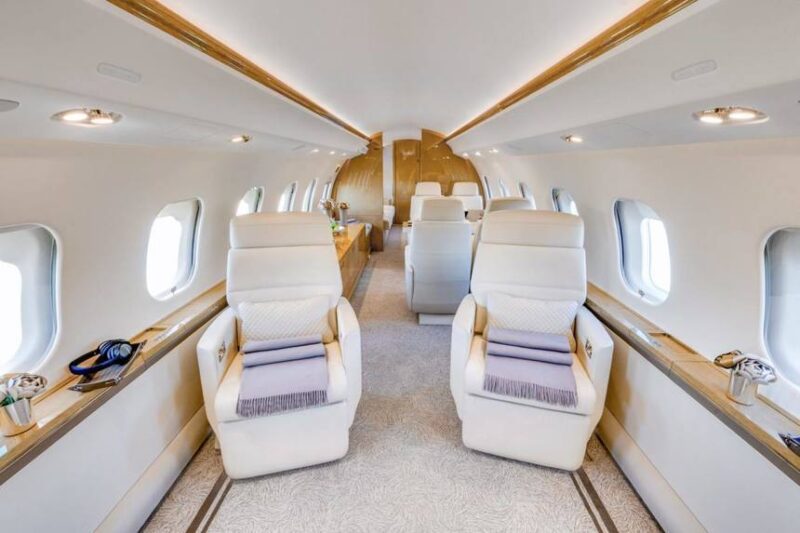 Cât au costat zborurile cu avioane private ale lui Klaus Iohannis: Peste 36 de milioane de lei cheltuiți doar în 2023