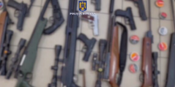 Zeci de arme deținute ilegal, ridicate de polițiștii constănțeni după percheziții de amploare în județ