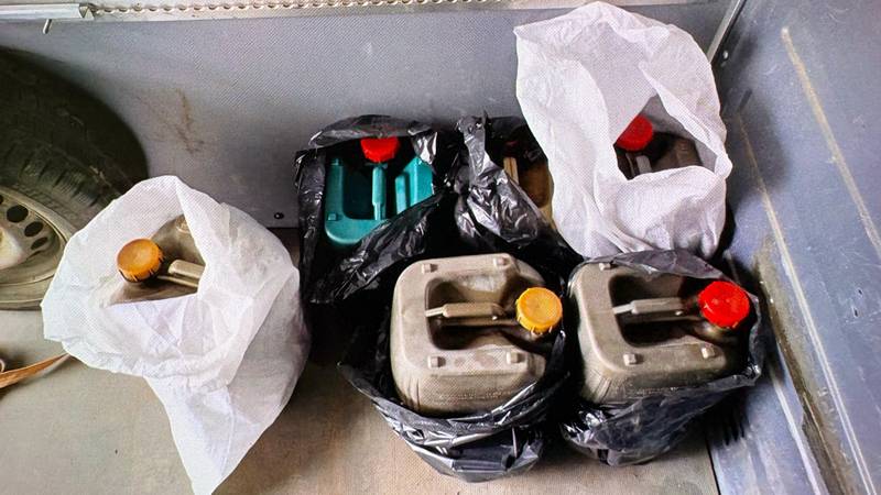 (FOTO) Jandarmii au descoperit doi bărbați care transportau ilegal combustibil, în Cernavodă