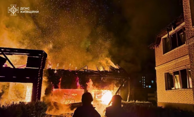 UPDATE. Rachete ruseşti au lovit Kievul – 8 morți și 90 de răniți. Au izbucnit zeci de incendii: “Telefoanele mobile se aud sunând sub dărâmături”