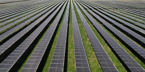 A fost finalizat cel mai mare parc fotovoltaic finanţat prin PNRR de Ministerul Energiei