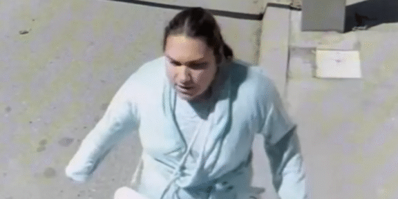 Caz șocant la Bacău! Un bebeluș a fost furat din maternitate de o tânără de 19 ani: ea susține că avea o înțelegere cu mama micuțului pentru a-l „cumpăra” în schimbul sumei de 5.000 de lei