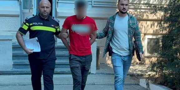 (VIDEO) Urmărire în trafic pe străzile din Năvodari pentru prinderea unui șofer care nu a oprit la semnalele polițiștilor: avea permisul suspendat și a refuzat testarea cu etilotestul – a fost reținut