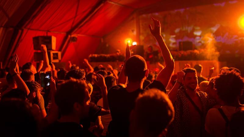 Tribunalul Constanța a suspendat somația de desființare a construcțiilor pentru festivalul Sunwaves